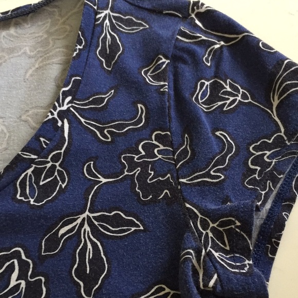 🌼Ann Taylor  scoop neck print top - Picture 6 of 8